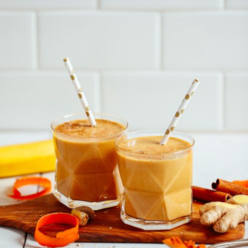 HEALTH-BOOSTING-Vegan-Golden-Milk-Smoothie-7-ingred-5-minutes-SO-tasty-vegan-glutenfree-plantbased-smoothie-minimalistbaker-47